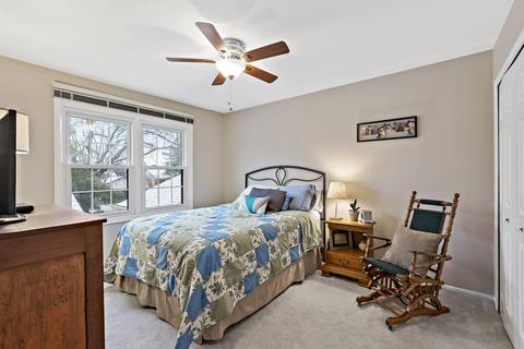 1045 Wheaton Oaks Dr, Wheaton, IL 60187 photo 14