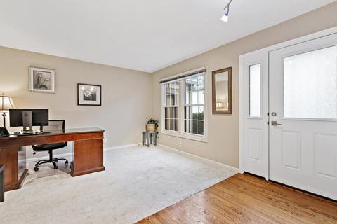 1045 Wheaton Oaks Dr, Wheaton, IL 60187 photo 4