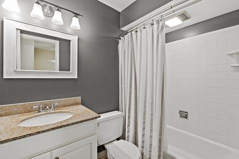 1045 Wheaton Oaks Dr, Wheaton, IL 60187 photo 13