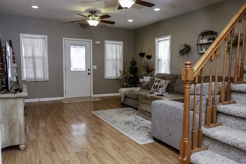301 E Jefferson St, El Paso, IL 61738 photo 2