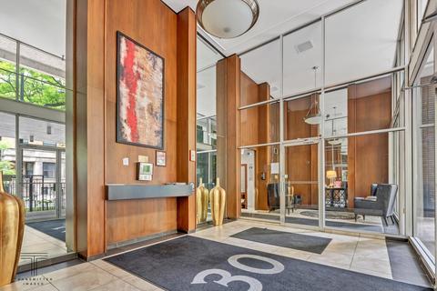 30 E Division St #7E, Chicago, IL 60610 photo 5