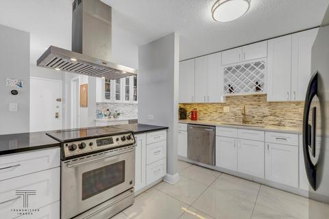 30 E Division St #7E, Chicago, IL 60610 photo 11