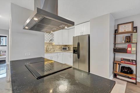 30 E Division St #7E, Chicago, IL 60610 photo 10