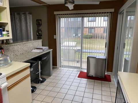 692 Cedarwood Ct, Wheeling, IL 60090 photo 16