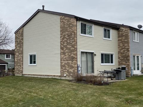692 Cedarwood Ct, Wheeling, IL 60090 photo 2