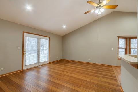 1470 Kent Ln, Elgin, IL 60120 photo 7
