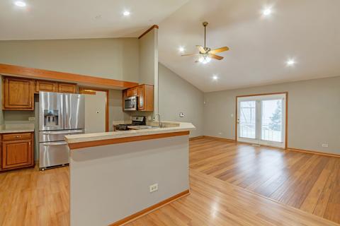 1470 Kent Ln, Elgin, IL 60120 photo 4