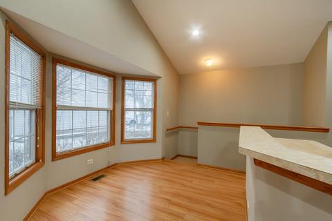 1470 Kent Ln, Elgin, IL 60120 photo 5