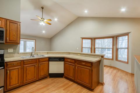 1470 Kent Ln, Elgin, IL 60120 photo 3