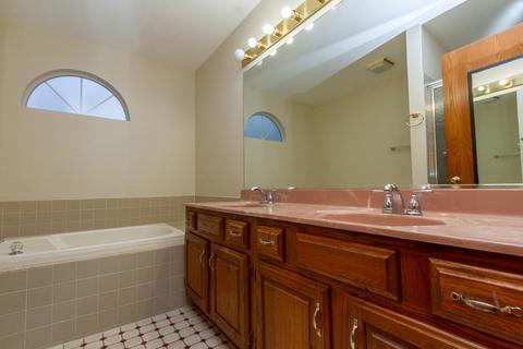 1470 Kent Ln, Elgin, IL 60120 photo 18