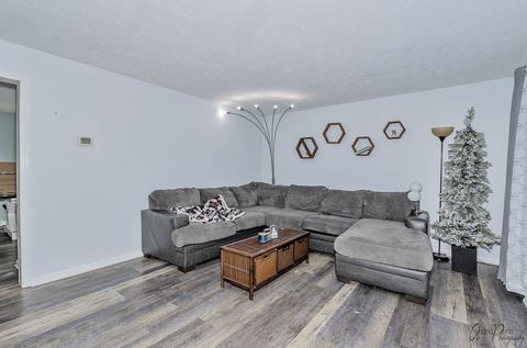2907 S Riverside Dr, Mchenry, IL 60050 photo 2