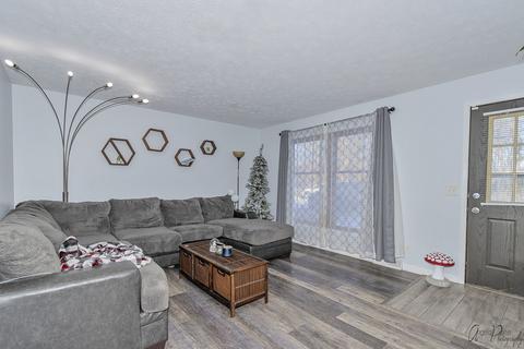 2907 S Riverside Dr, Mchenry, IL 60050 photo 3