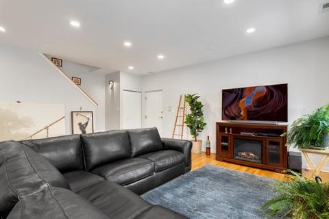 803 E 41st St #3B, Chicago, IL 60653 photo 3