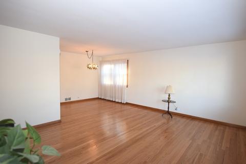1105 Forest Ave, Des Plaines, IL 60018 photo 5