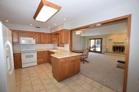 1105 Forest Ave, Des Plaines, IL 60018 photo 9