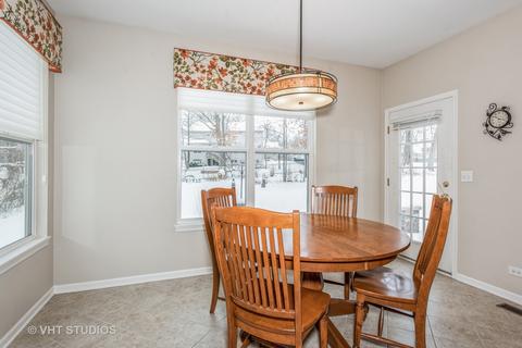 1436 Fox Path Ln, Hoffman Estates, IL 60192 photo 9