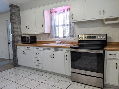 853 Monroe Dr, Freeport, IL 61032 photo 8