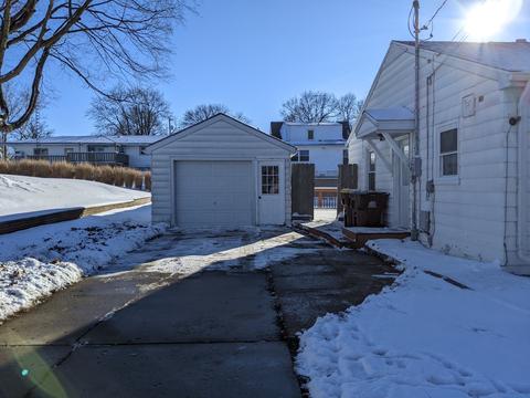 853 Monroe Dr, Freeport, IL 61032 photo 18