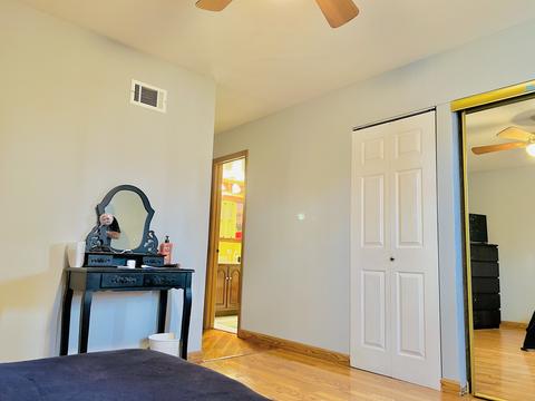 690 Mariner Dr, Elgin, IL 60120 photo 12