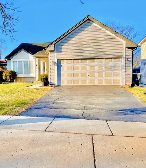 690 Mariner Dr, Elgin, IL 60120 photo 2