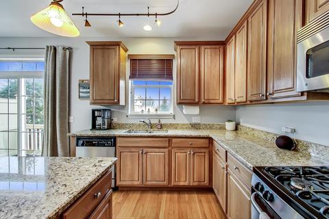 444 Bradbury Ln, Bartlett, IL 60103 photo 12