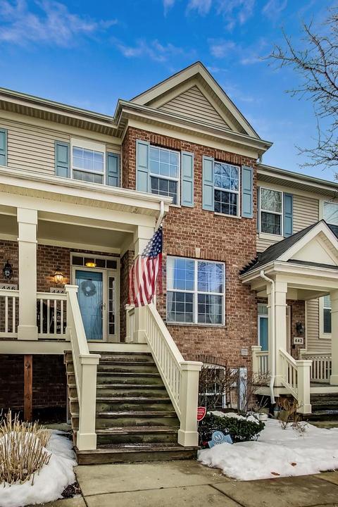 444 Bradbury Ln, Bartlett, IL 60103 photo 2