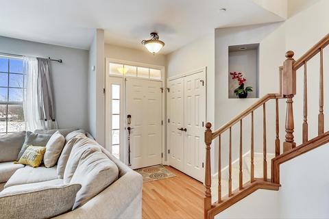 444 Bradbury Ln, Bartlett, IL 60103 photo 4