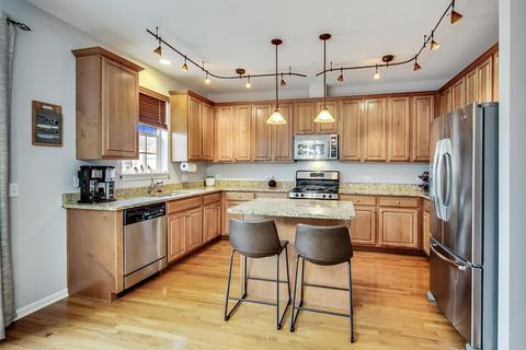 444 Bradbury Ln, Bartlett, IL 60103 photo 9