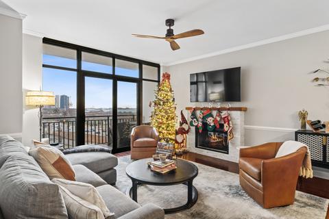233 E 13th St #1002, Chicago, IL 60605 photo 3