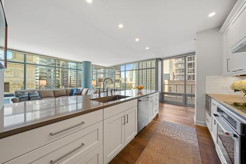 100 E 14th St #710, Chicago, IL 60605 photo 4