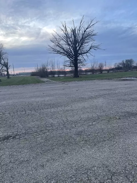 1300 E Broadway Ave, Mattoon, IL 61938 photo 5