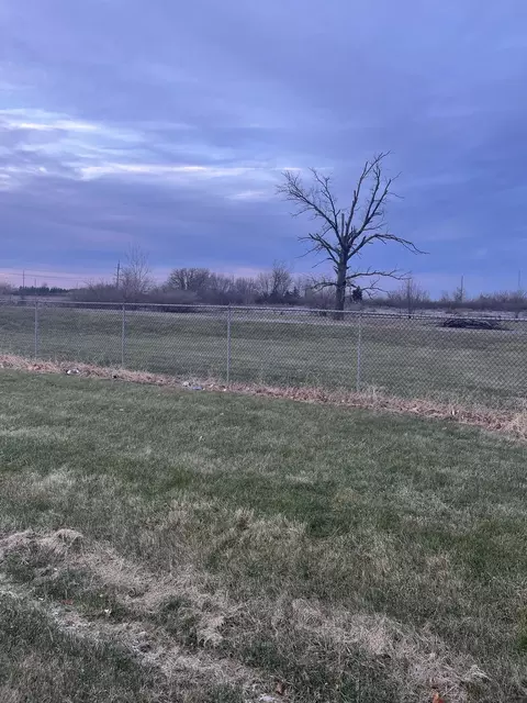 1300 E Broadway Ave, Mattoon, IL 61938 photo 2