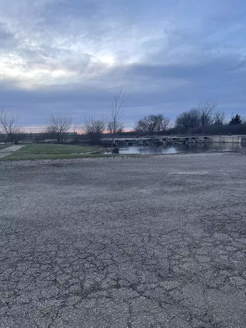 1300 E Broadway Ave, Mattoon, IL 61938 photo 6