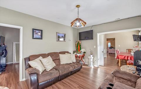 479 Park St, Elgin, IL 60120 photo 4