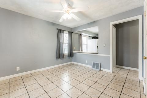 1075 South St, Elgin, IL 60123 photo 3