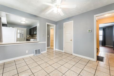 1075 South St, Elgin, IL 60123 photo 4