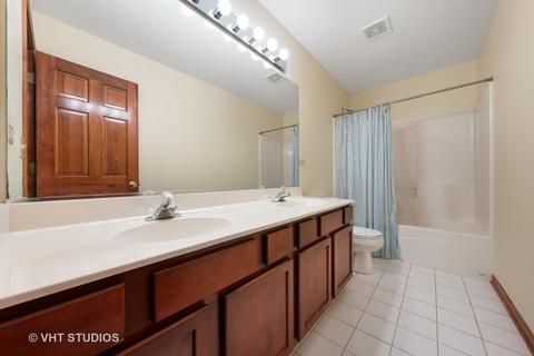 2055 Gardner Cir E, Aurora, IL 60503 photo 16
