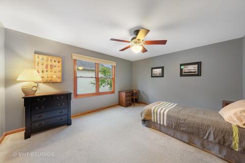 2055 Gardner Cir E, Aurora, IL 60503 photo 18