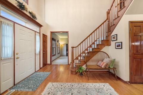2055 Gardner Cir E, Aurora, IL 60503 photo 2