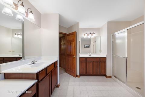 2055 Gardner Cir E, Aurora, IL 60503 photo 14