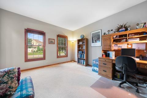 2055 Gardner Cir E, Aurora, IL 60503 photo 3