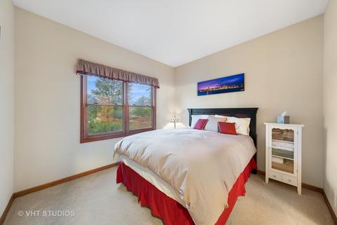 2055 Gardner Cir E, Aurora, IL 60503 photo 9