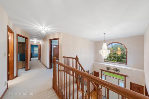 2055 Gardner Cir E, Aurora, IL 60503 photo 12