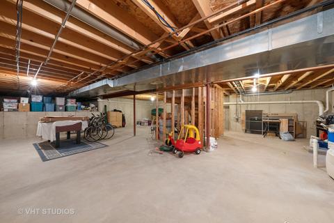 2055 Gardner Cir E, Aurora, IL 60503 photo 20