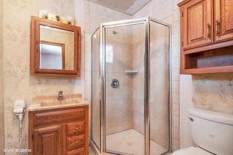 131 Mayer Ave, Wheeling, IL 60090 photo 8