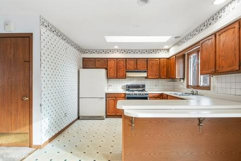 131 Mayer Ave, Wheeling, IL 60090 photo 4
