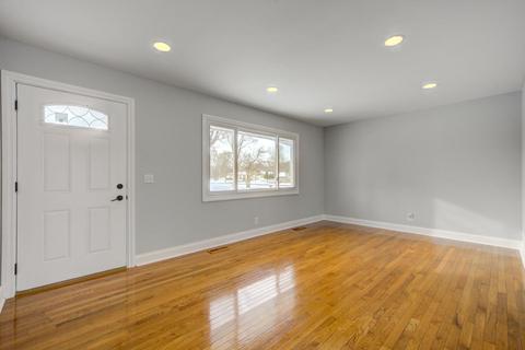 1502 W Pine St, Holiday Hills, IL 60051 photo 4