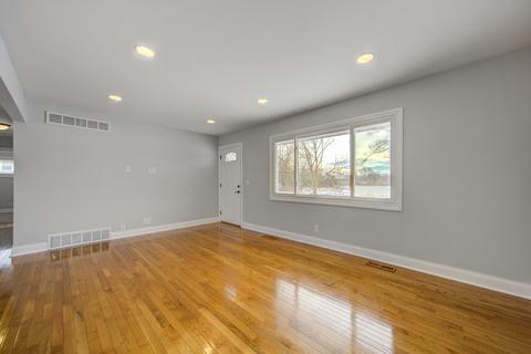 1502 W Pine St, Holiday Hills, IL 60051 photo 3