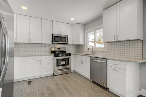 1502 W Pine St, Holiday Hills, IL 60051 photo 5