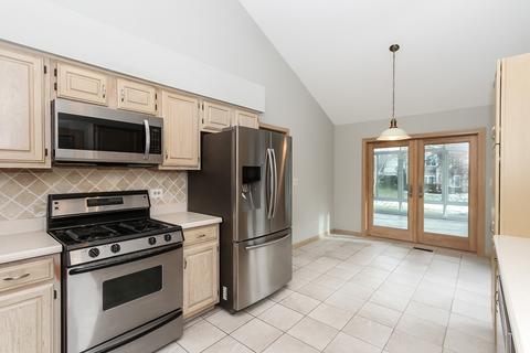 653 Dogleg Ln, Bartlett, IL 60103 photo 4